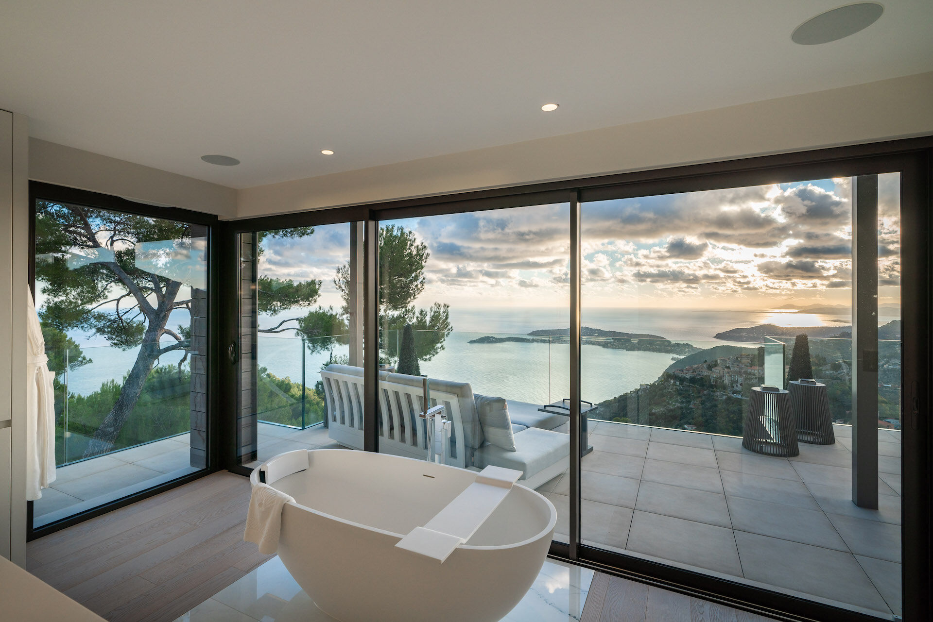 Villa Azura Gallary Image 3