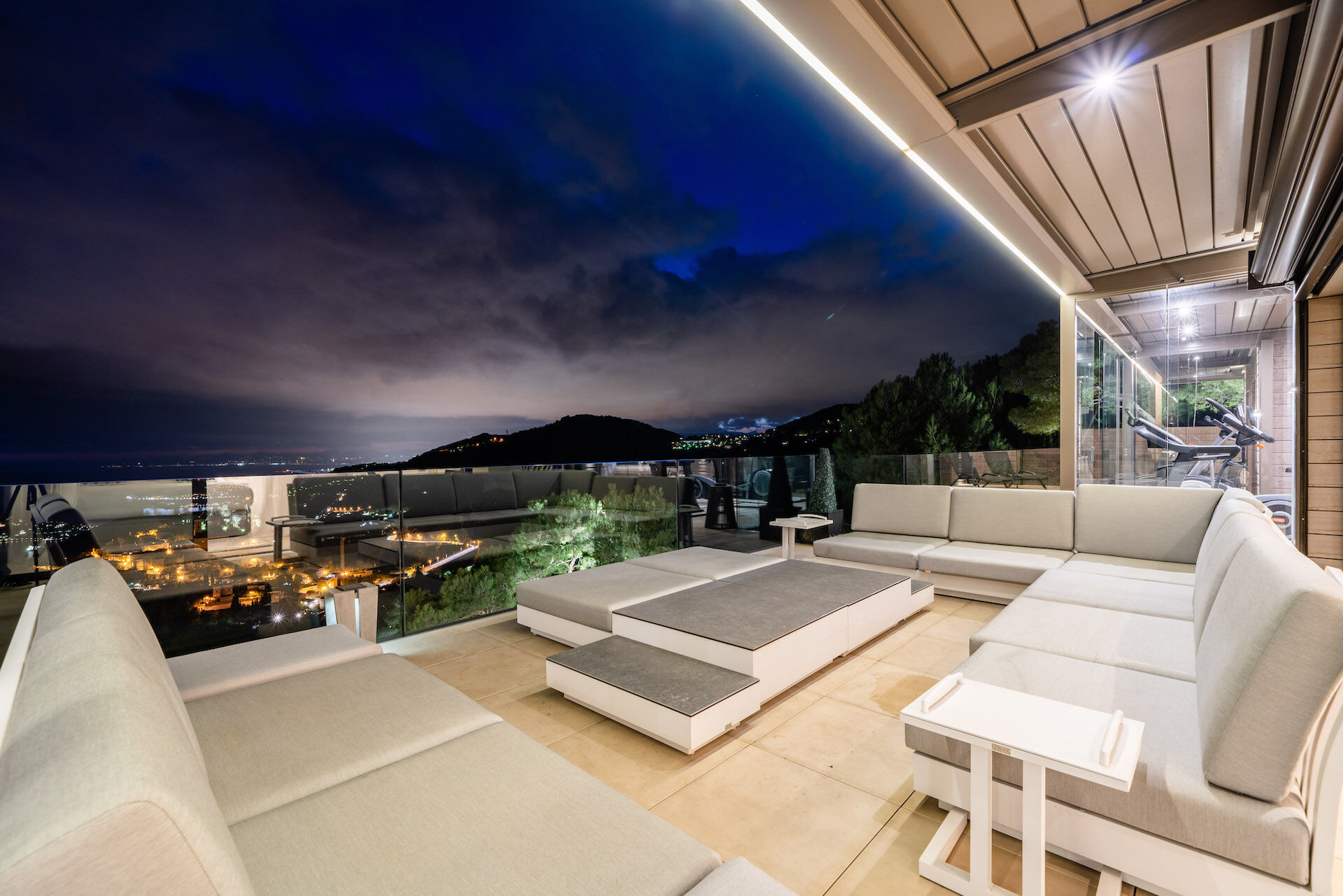 Villa Azura Gallary Image 1