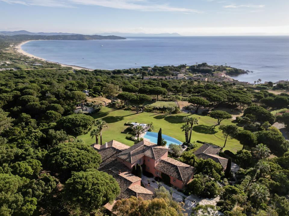 Villa Crystal Gallery Image 3