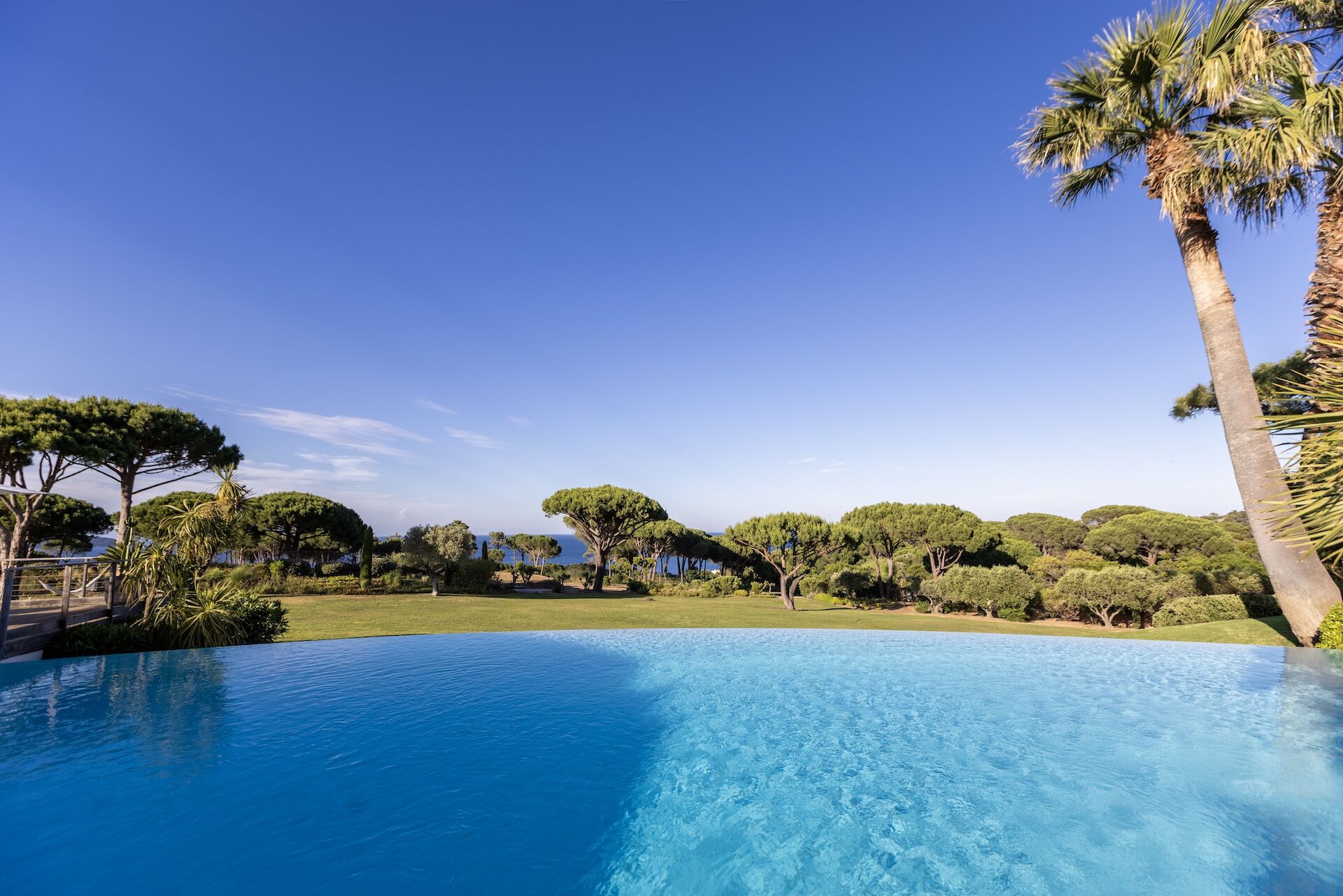 Villa Crystal Gallary Image 5