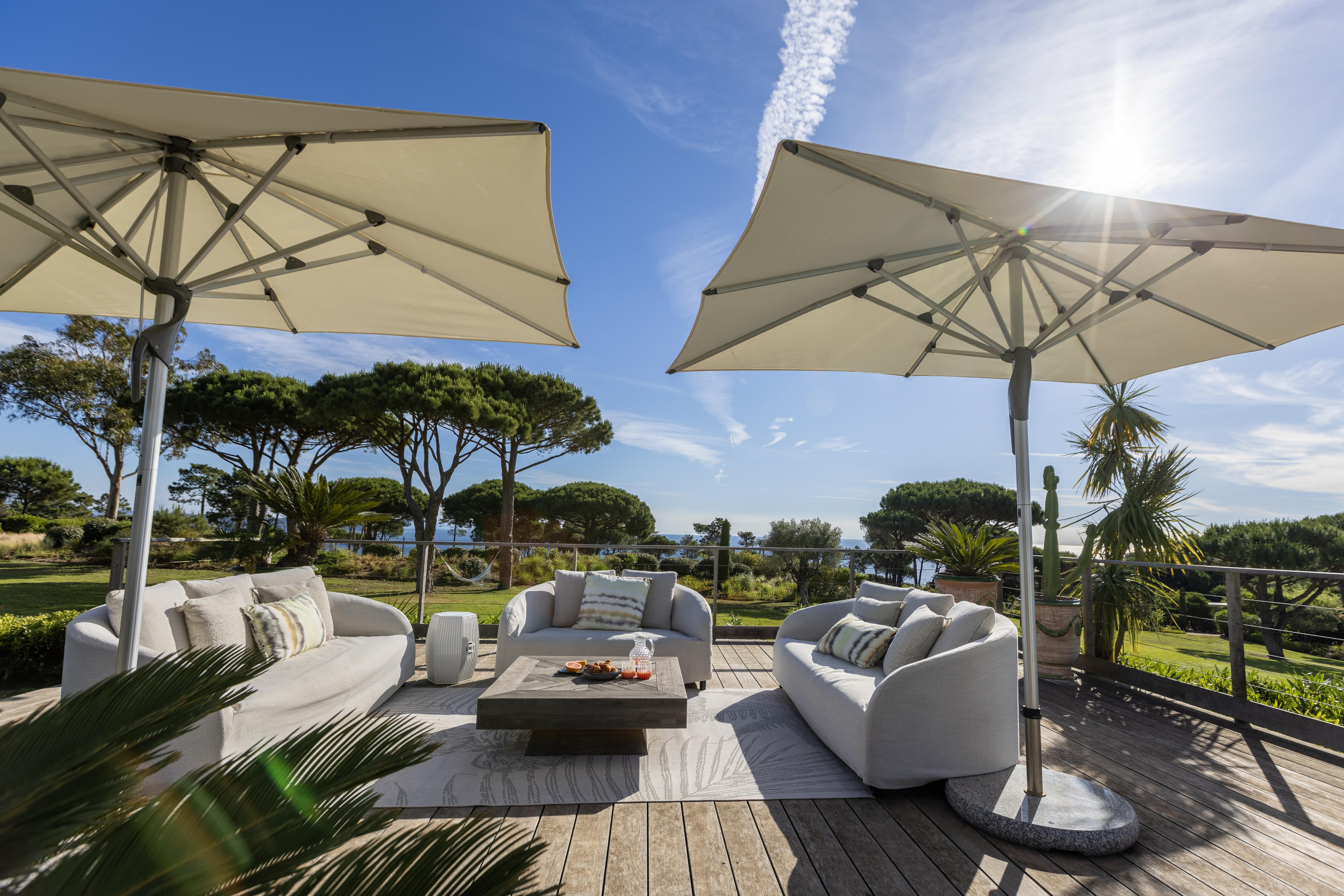 Villa Crystal Gallary Image 1
