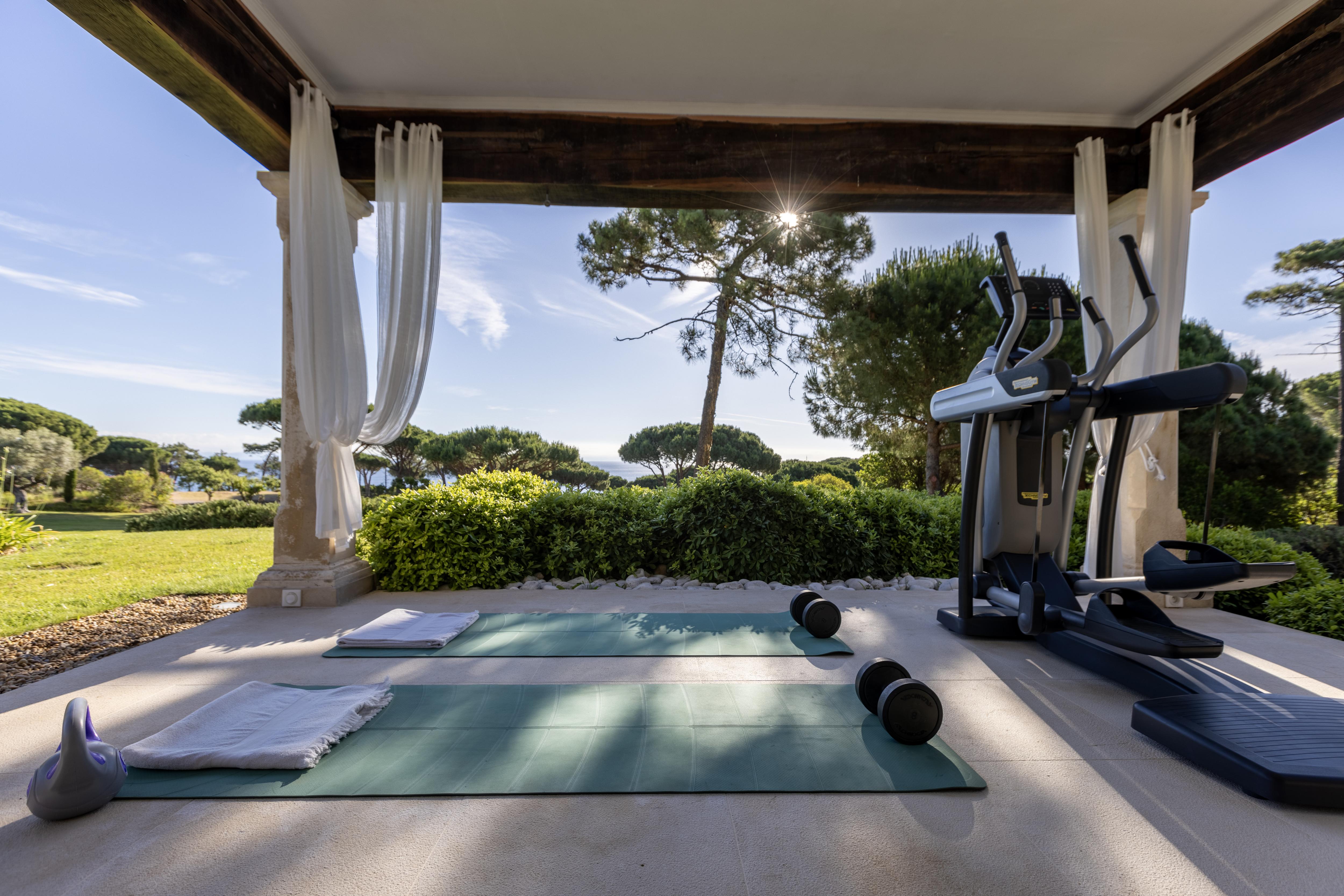 Villa Crystal Gallary Image 3