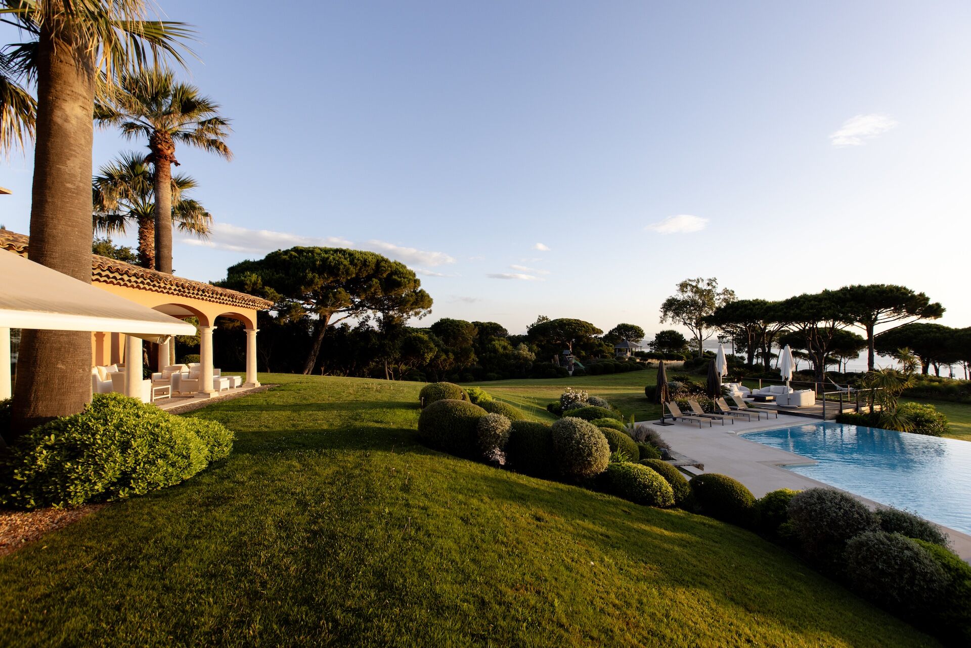 Villa Crystal Gallary Image 1