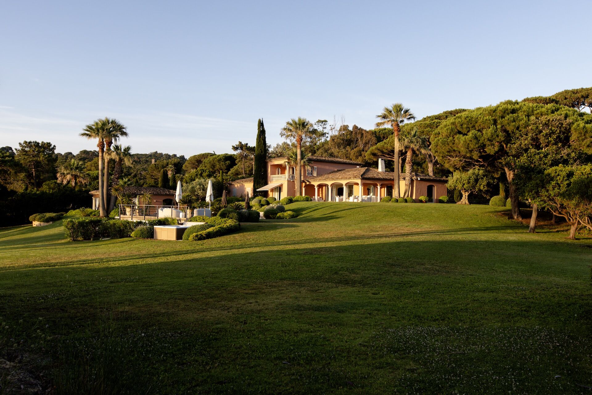 Villa Crystal Gallary Image 2
