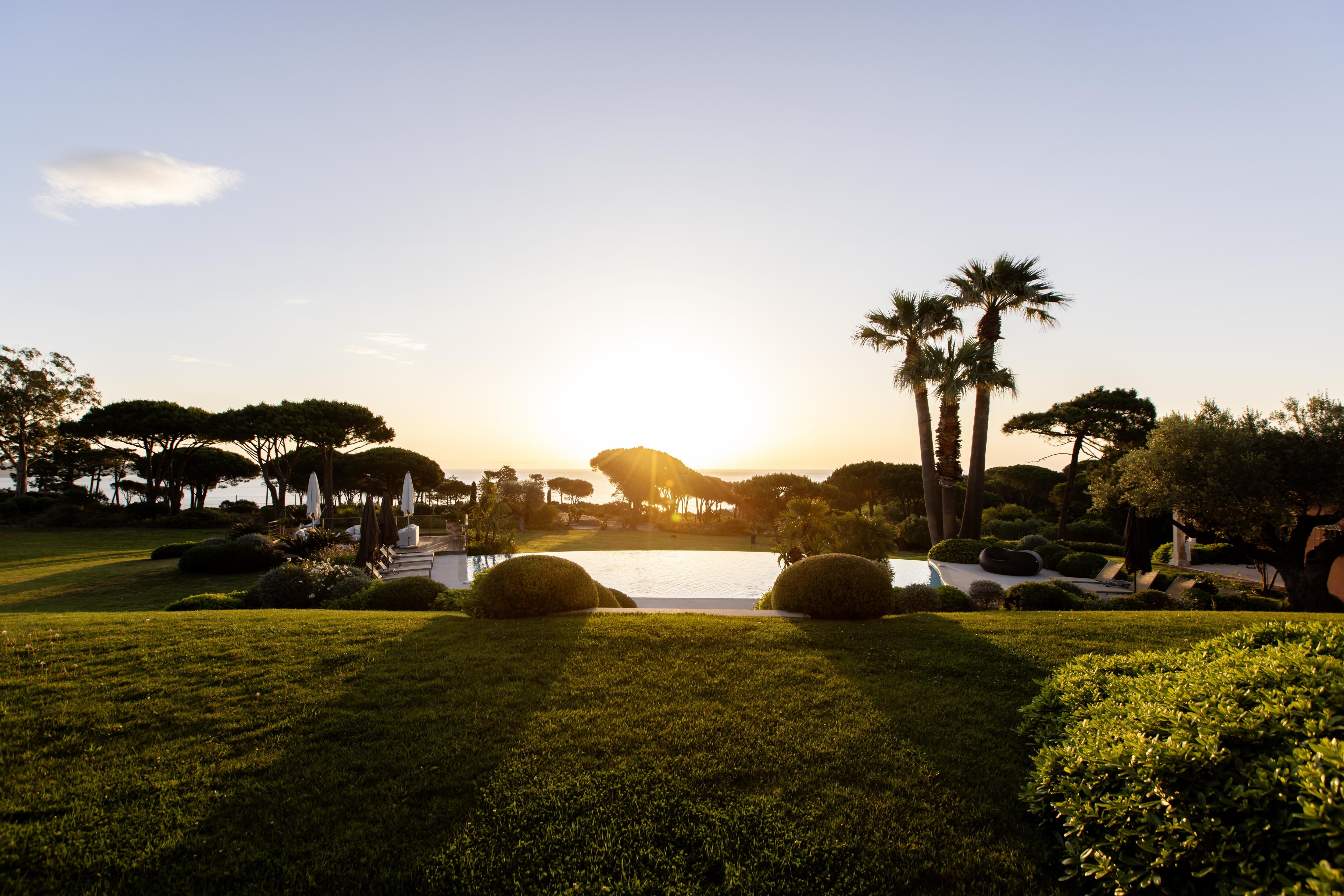 Villa Crystal Gallary Image 3