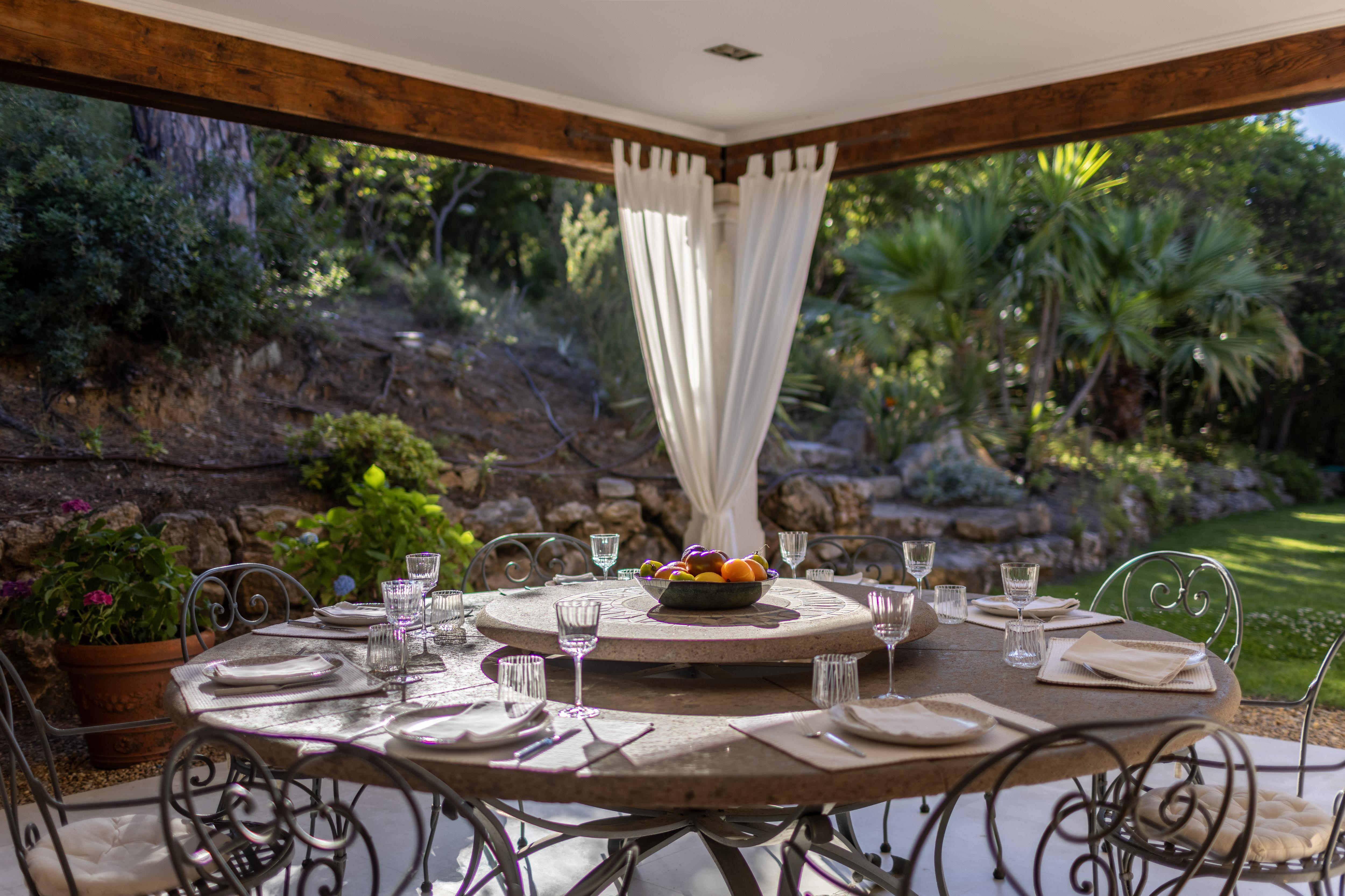 Villa Crystal Gallary Image 4