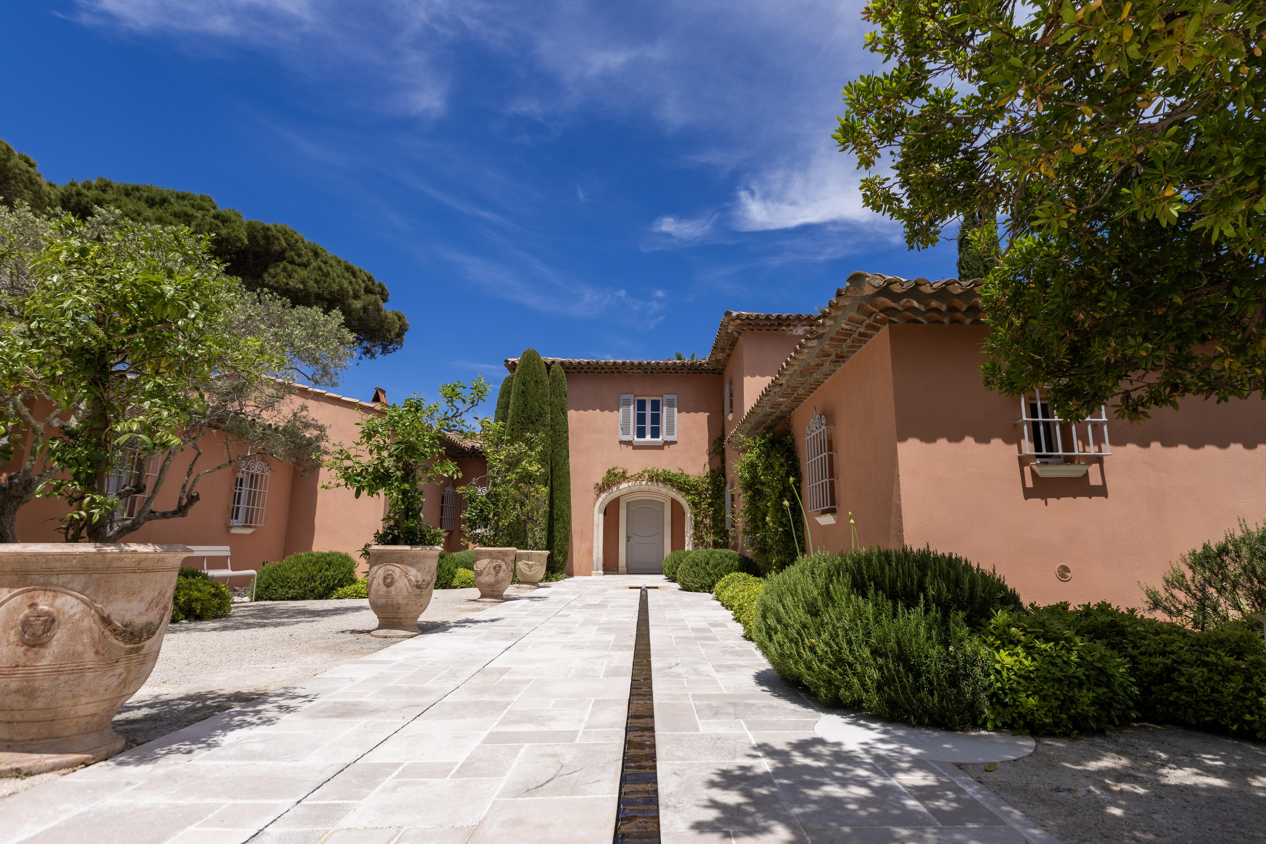 Villa Crystal Gallary Image 5