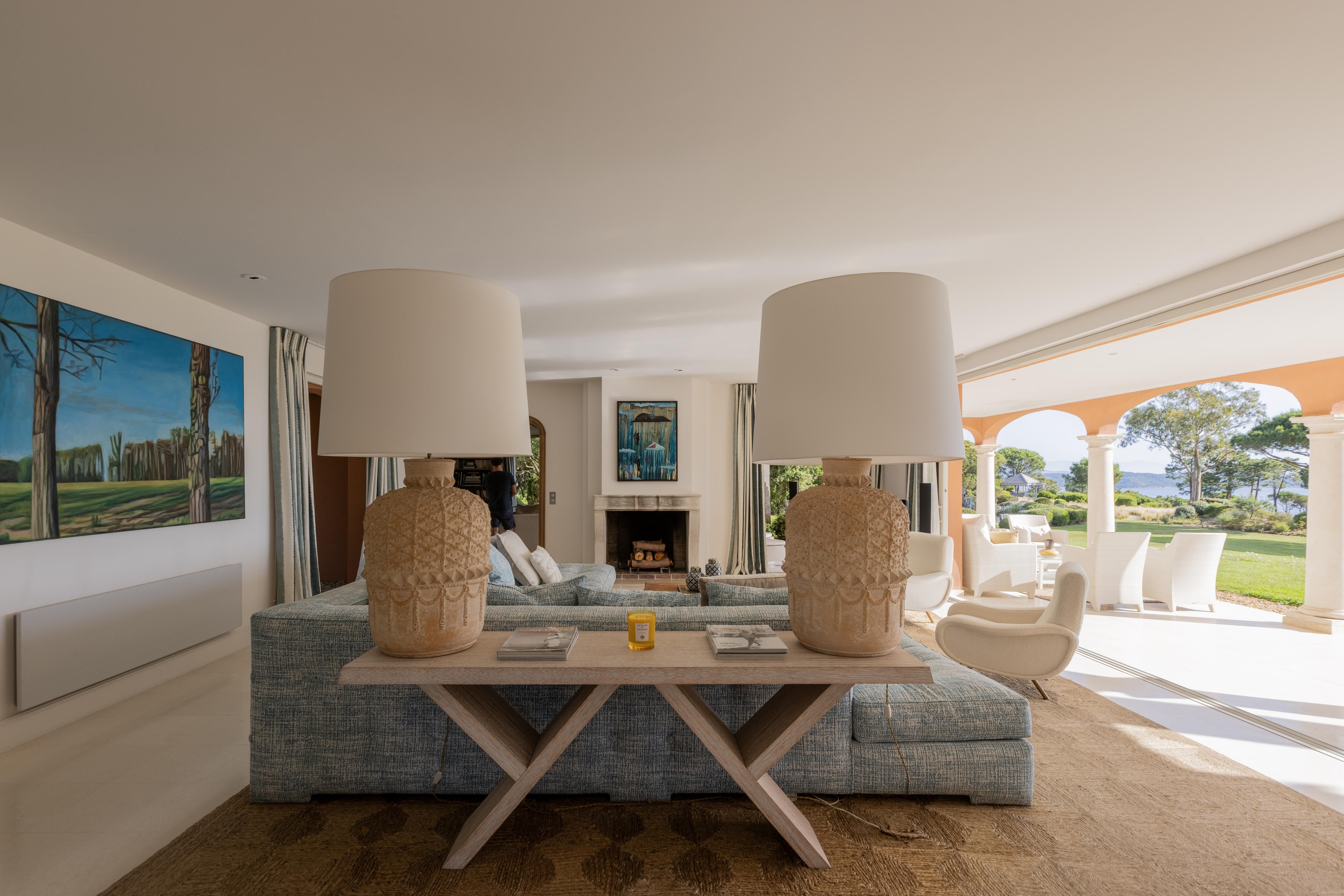 Villa Crystal Gallary Image 1