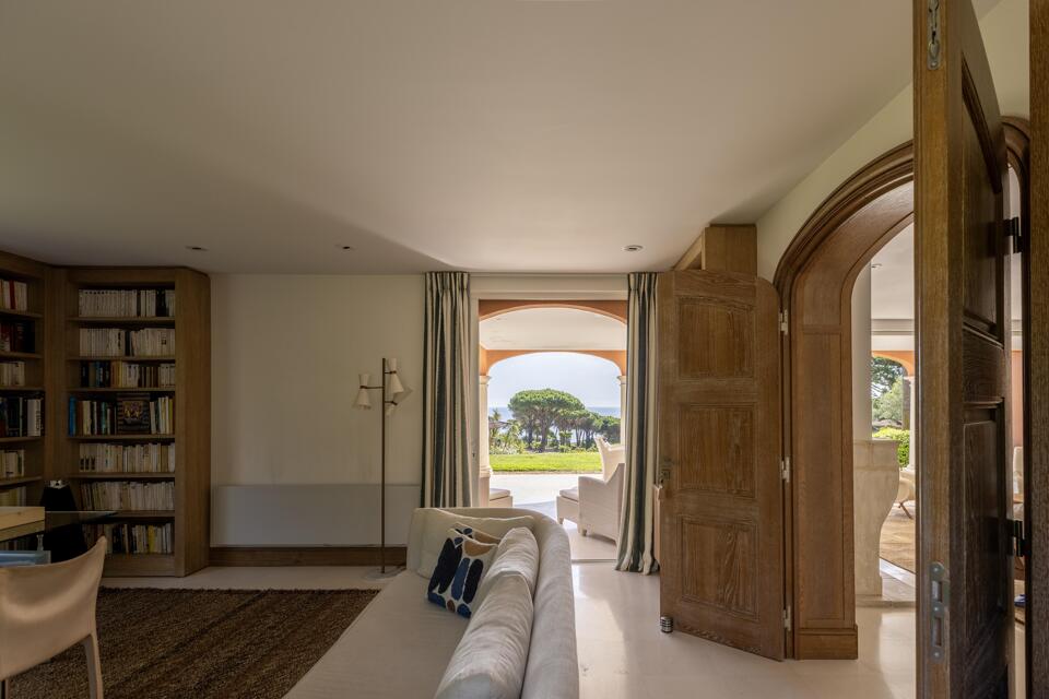 Villa Crystal Gallery Image 3