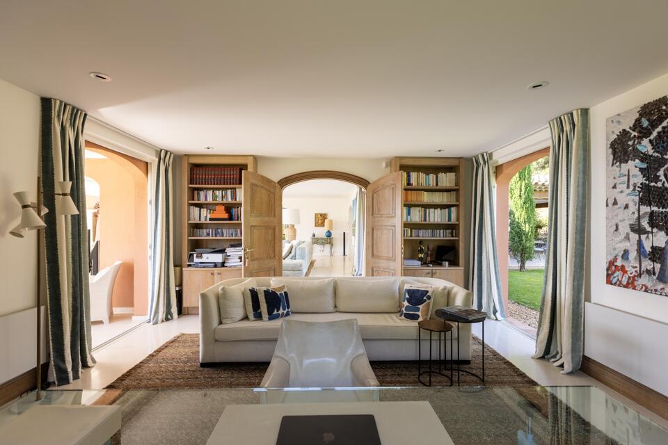 Villa Crystal Gallery Image 4