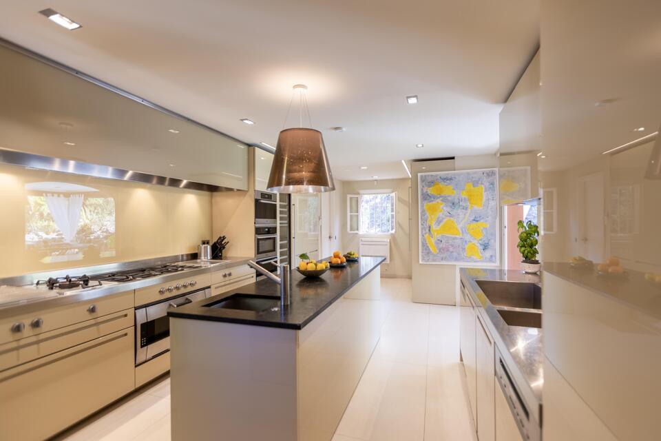 Villa Crystal Gallery Image 1
