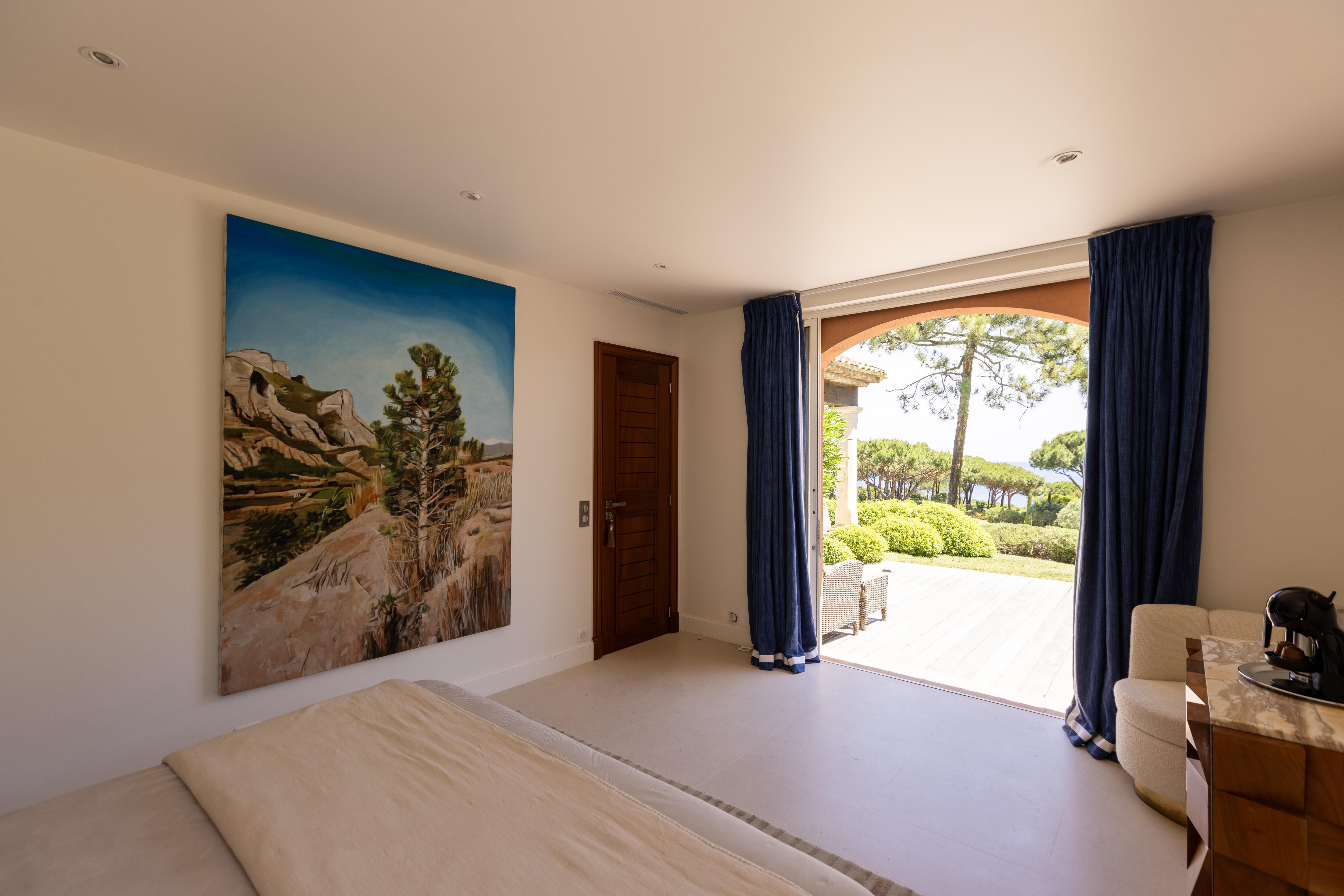 Villa Crystal Gallary Image 2