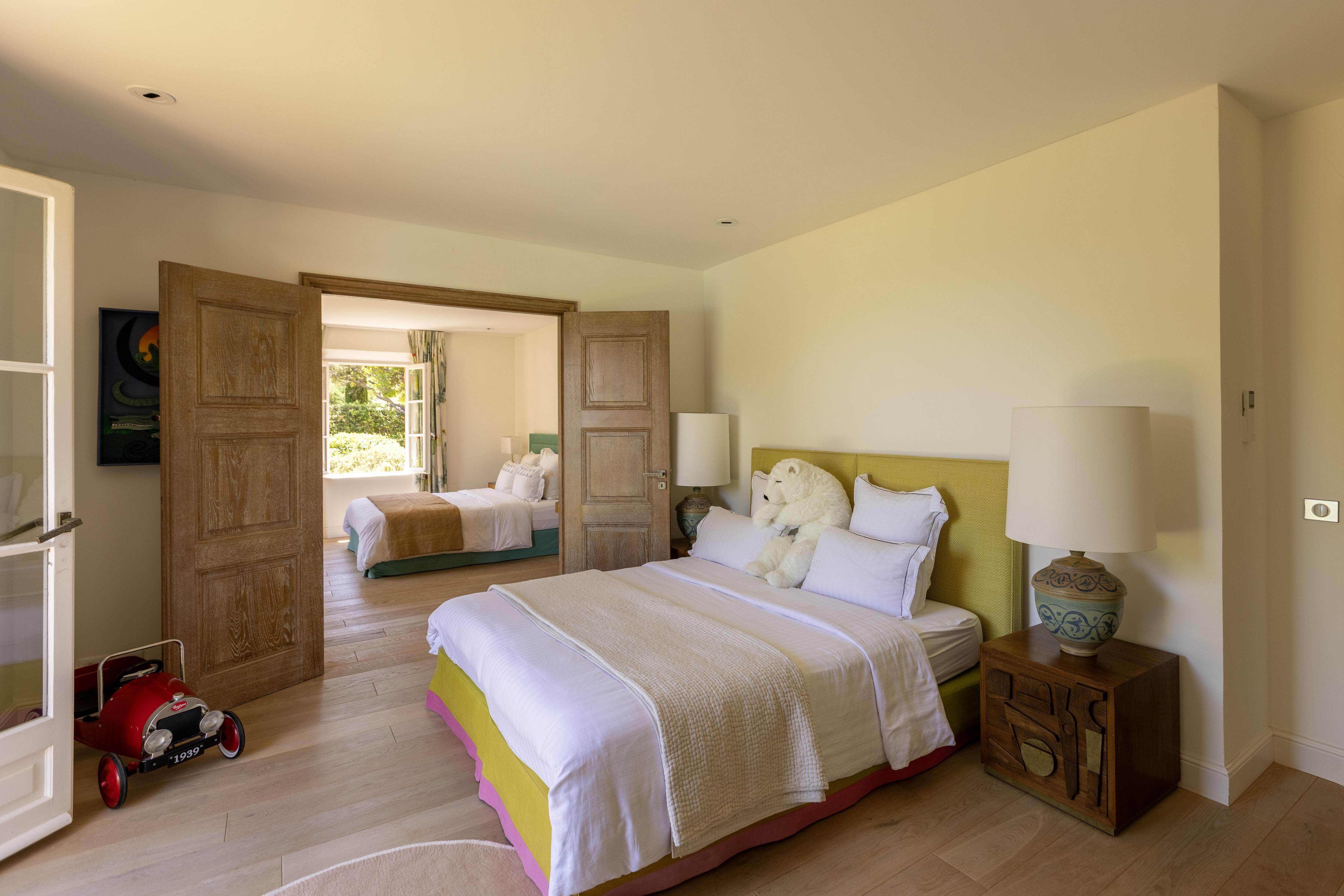 Villa Crystal Gallary Image 1