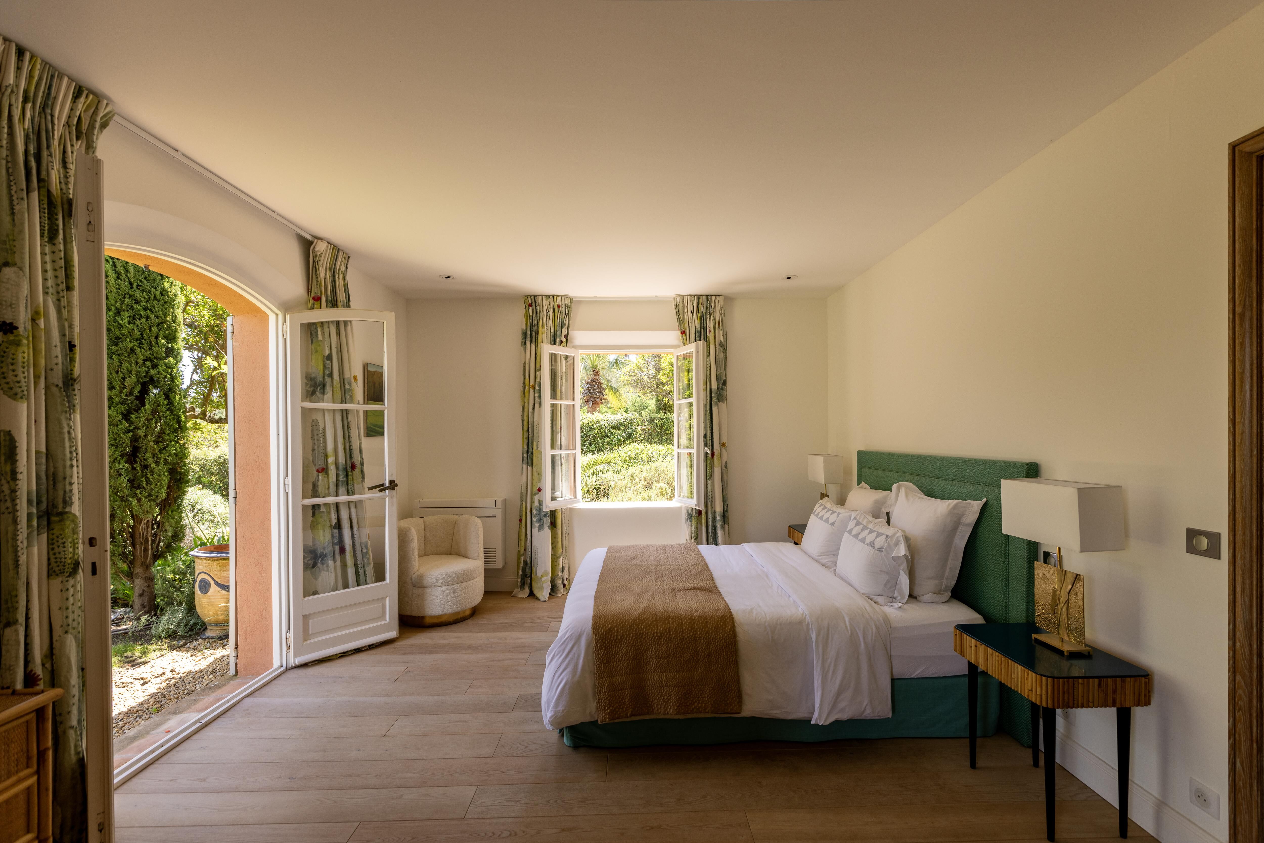 Villa Crystal Gallary Image 2