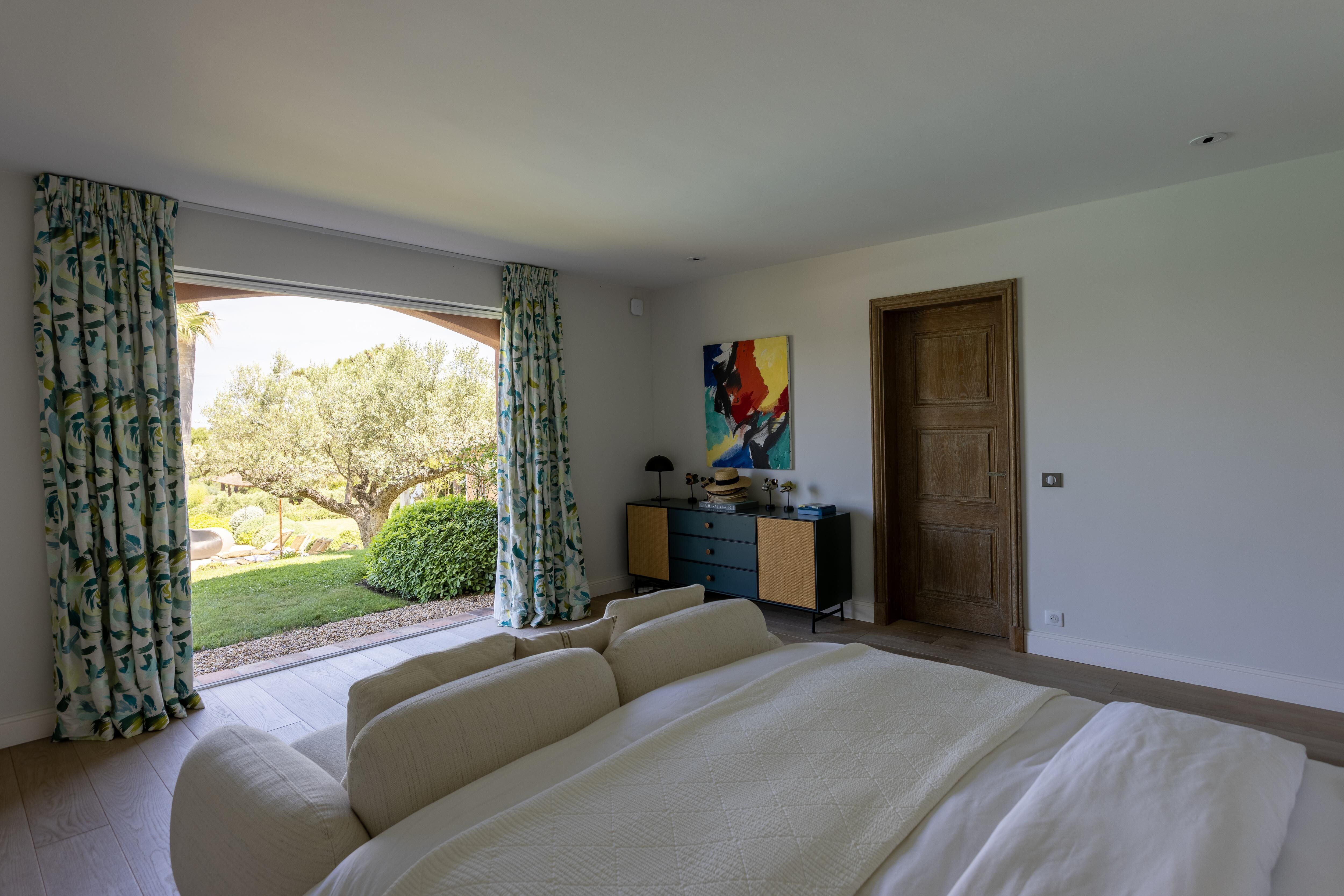 Villa Crystal Gallary Image 1
