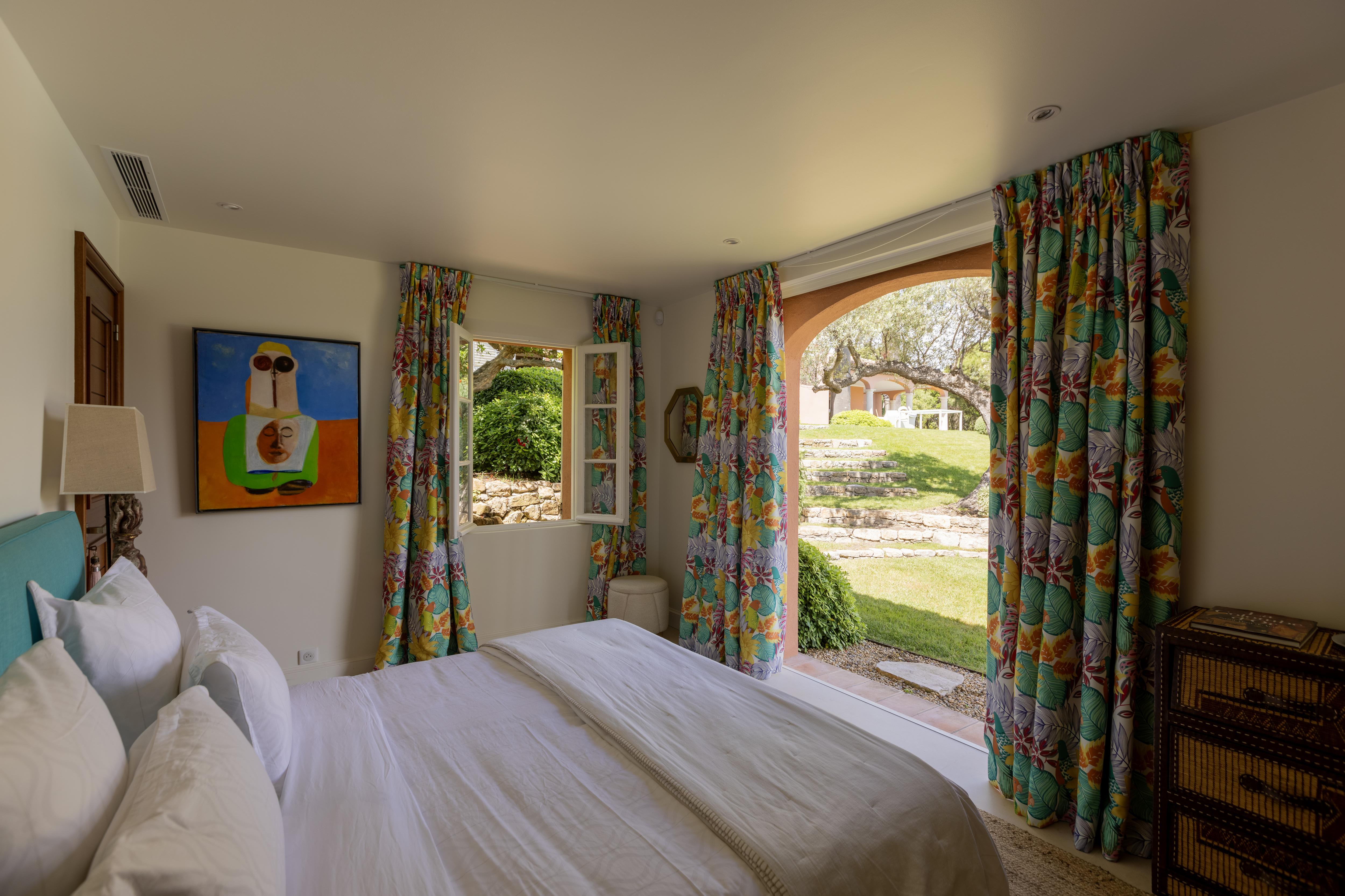 Villa Crystal Gallary Image 1