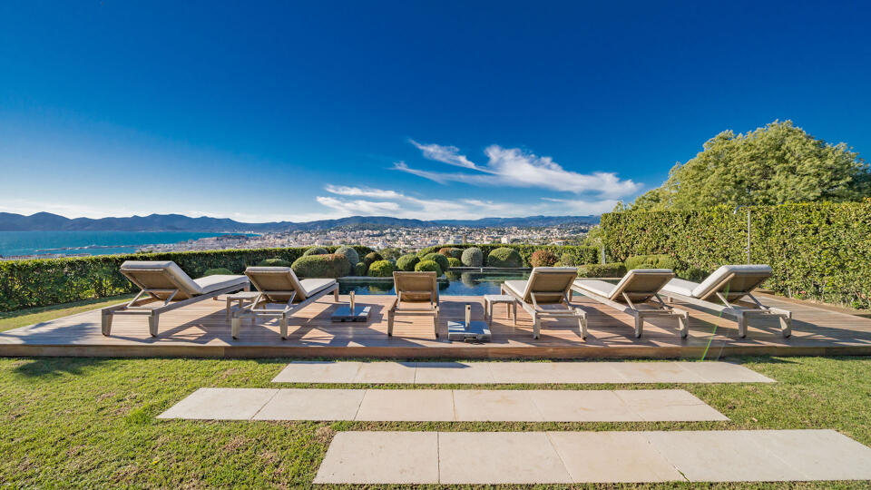 Villa Emerald Gallery Image 2