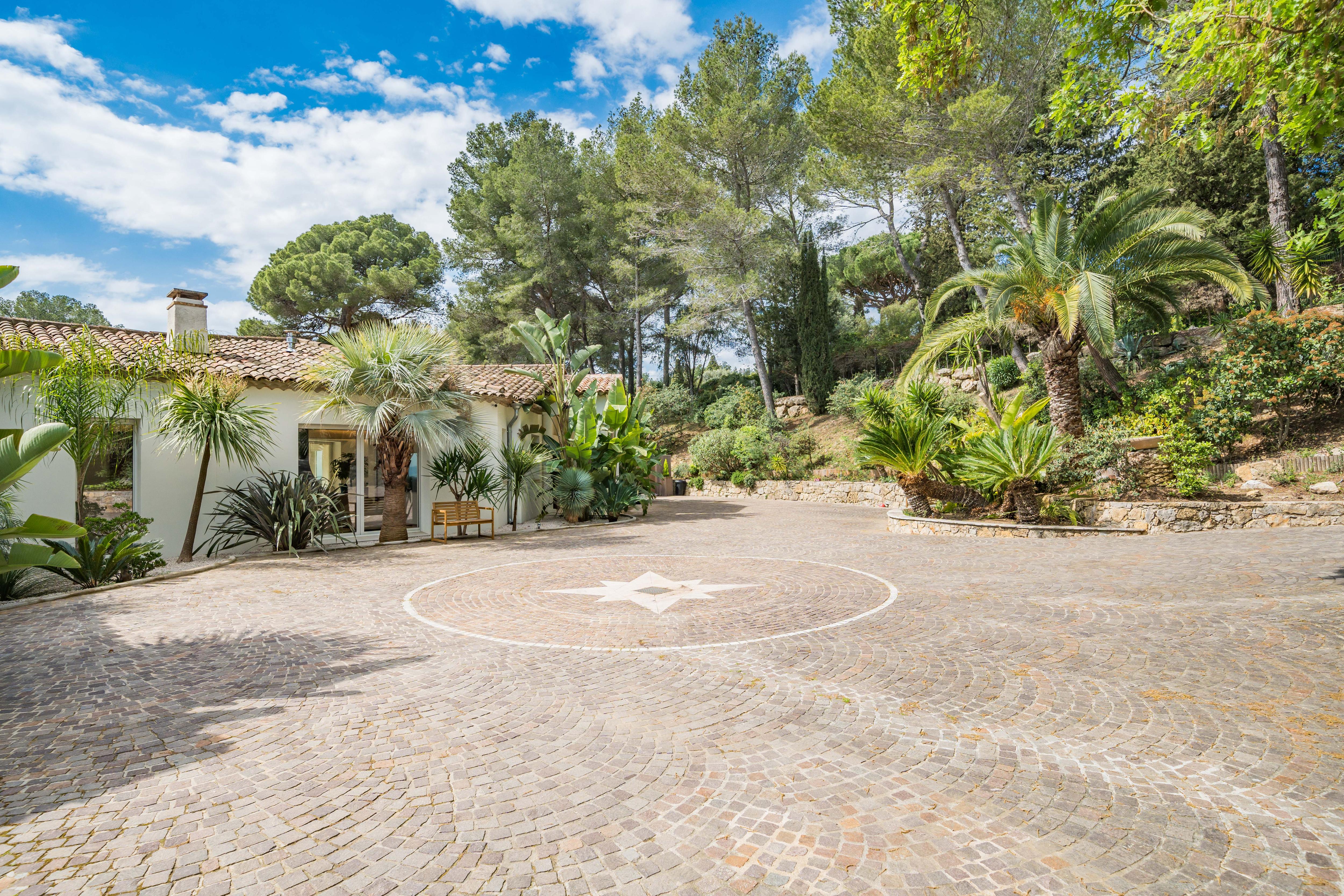 Villa Kennedy Gallary Image 6