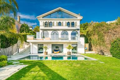 Elegant Villa Nirvana in La Californie, Cannes, with panoramic sea views, manicured garden, and a private swimming pool framed by Mediterranean charm