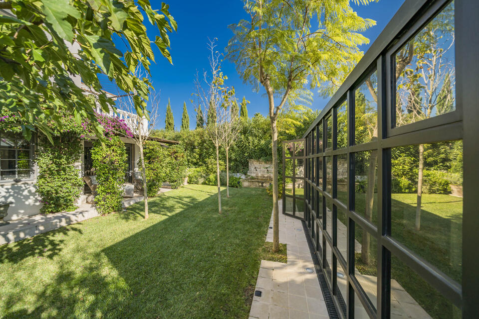 Villa Rose Gallery Image 2