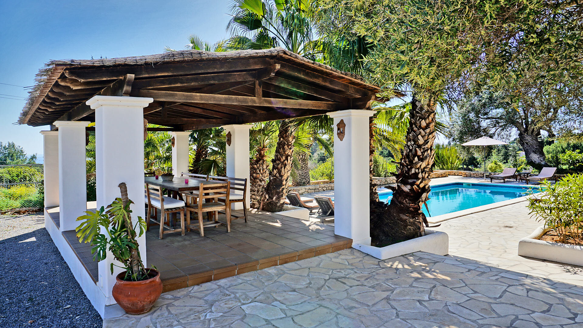 Can Selena's pergola, poolside in Ibiza, perfect for days to nights