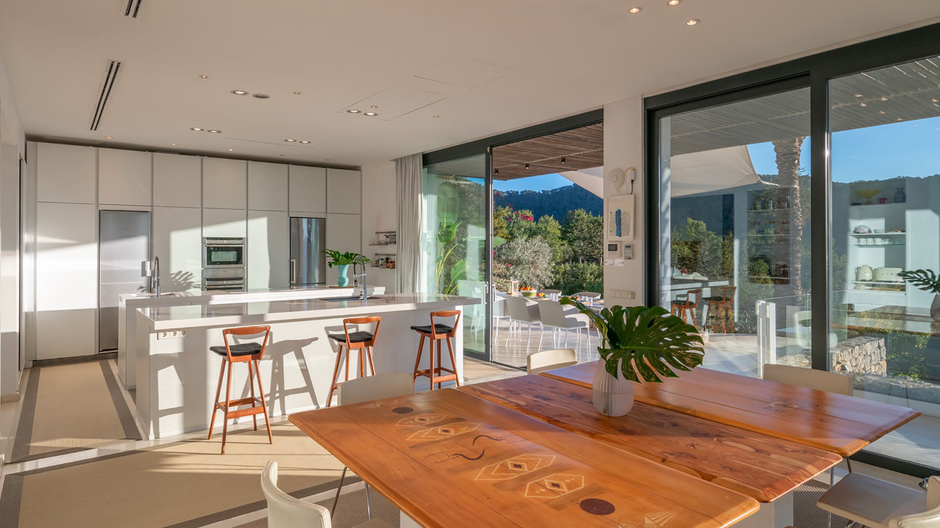 Kitchen and dining space at Villa Casa Isa in Ibiza