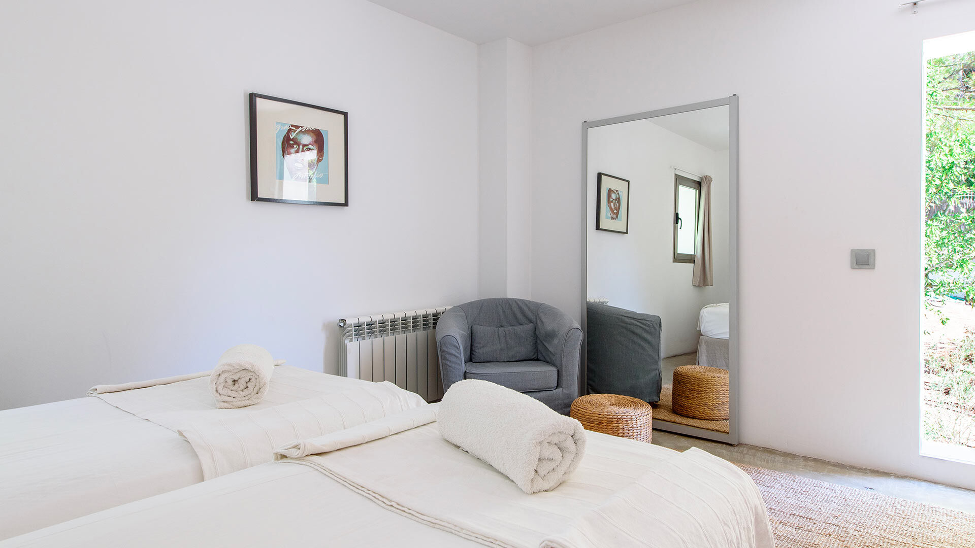 The beautiful twin bedroom in Villa Fabrik in Ibiza