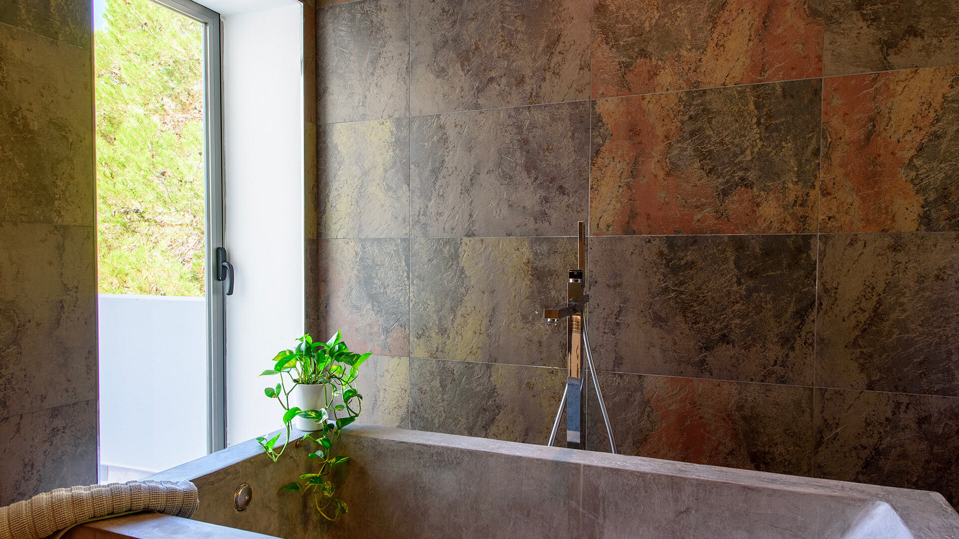 The large bathtub at Villa Fabrik in Ibiza available for rent with Bluemoon