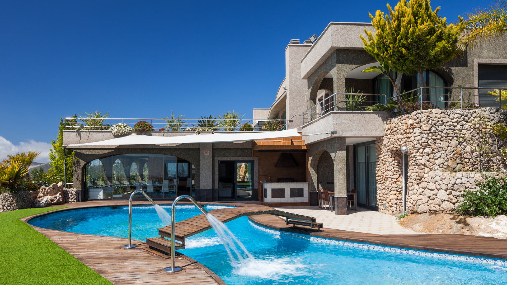 Swimming pool in the luxury Villa Fountain Ibiza from Bluemoon