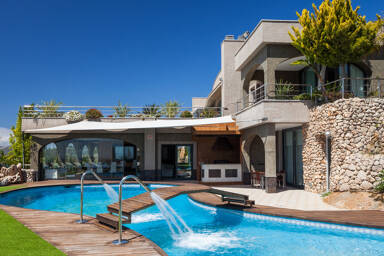 Swimming pool in the luxury Villa Fountain Ibiza from Bluemoon