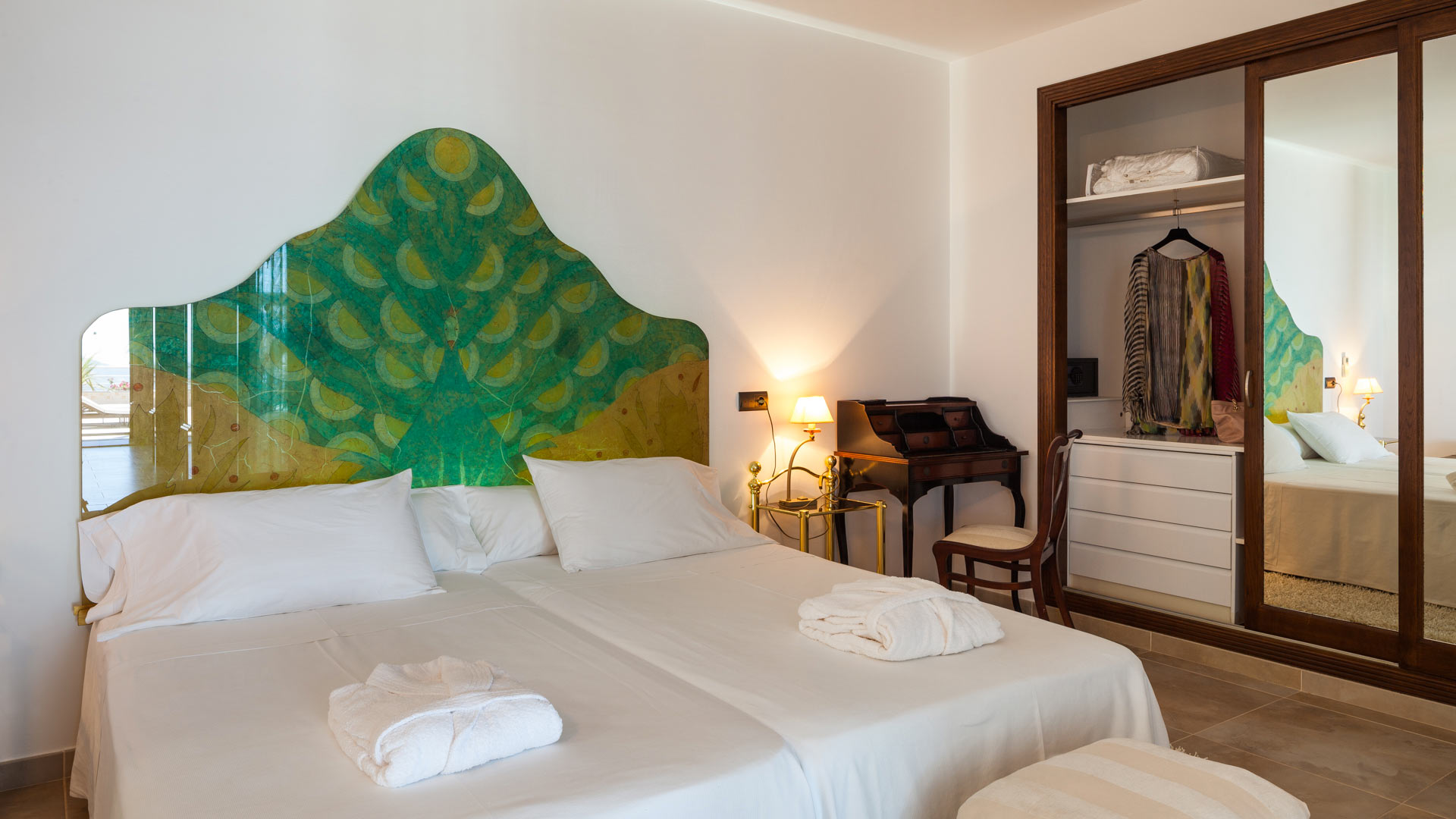 The white linens in one of the bedrooms at Villa Fountain Ibiza with storage