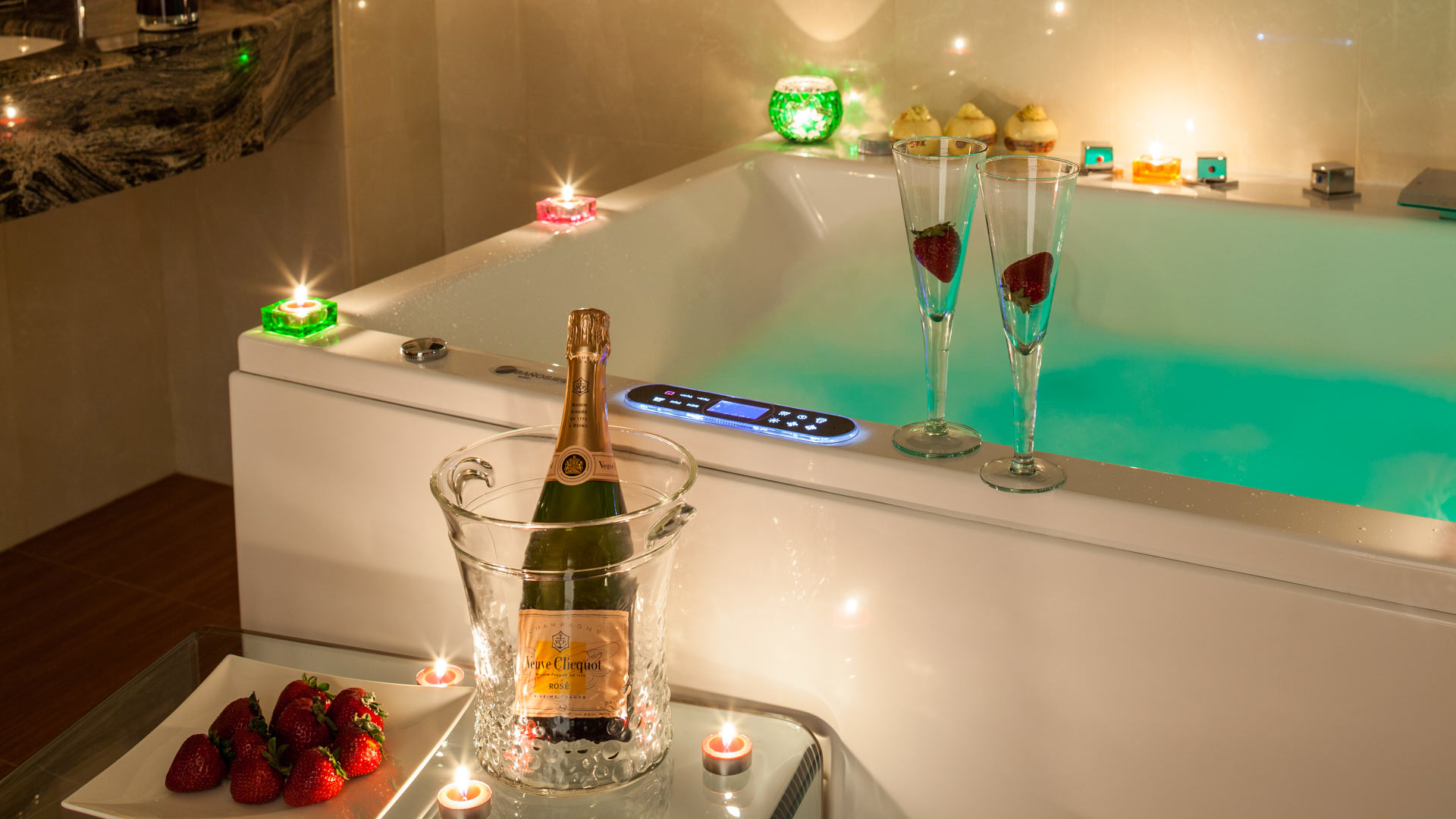 The jacuzzi style bathtub with plenty of candles and Champagne at Villa Fountain Ibiza