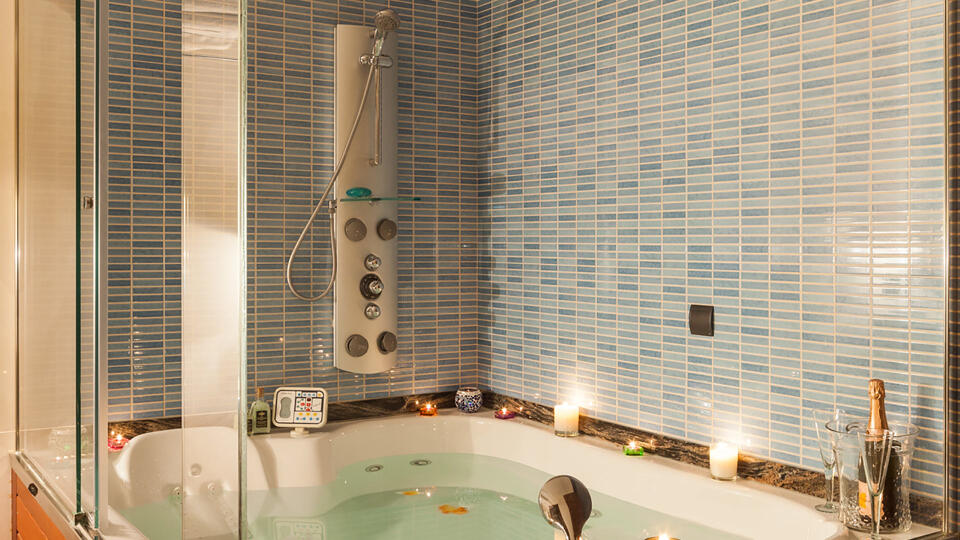 Large bath and shower at Villa Fountain Ibiza