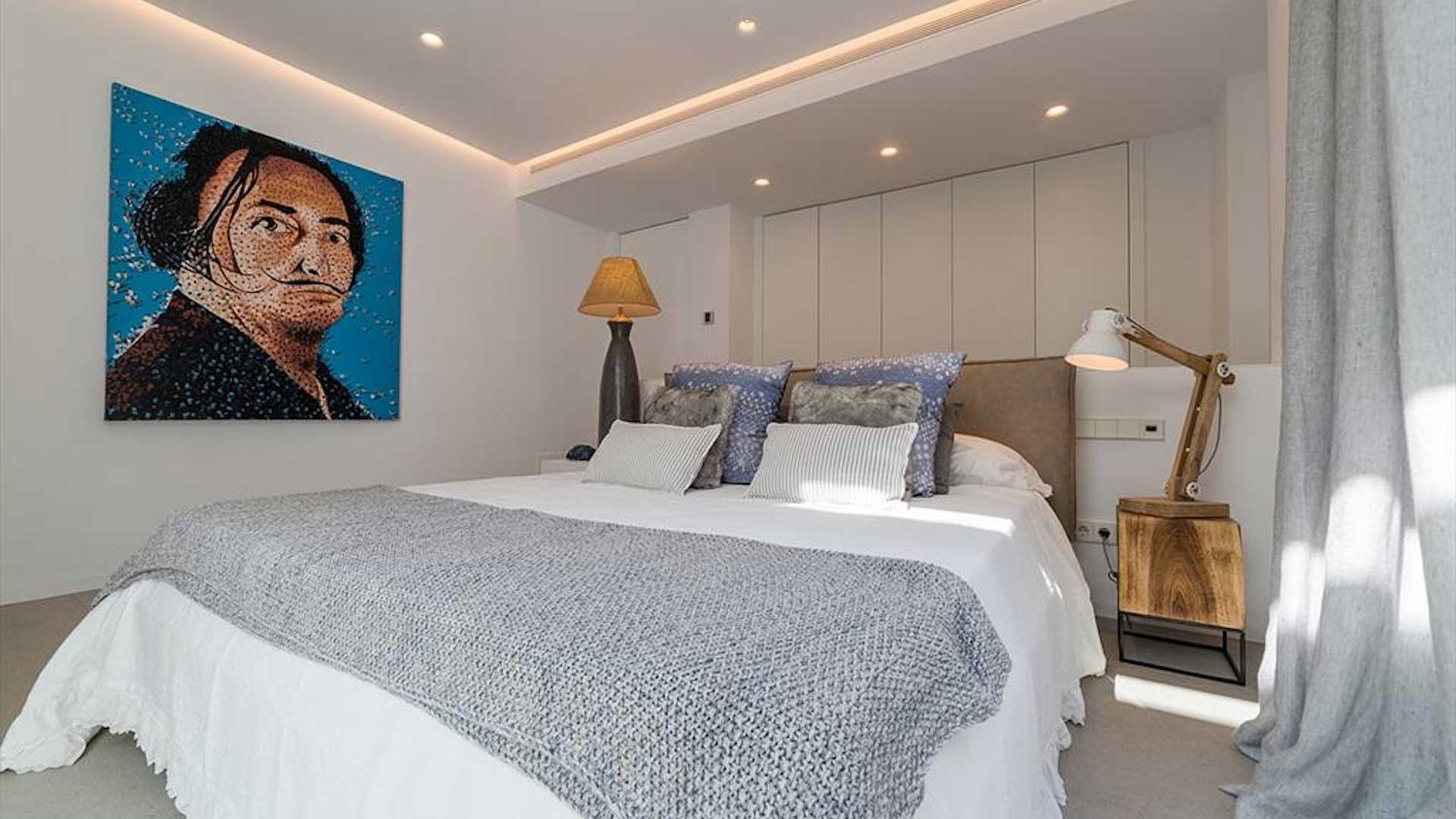 Manuaya Gallary Image 2