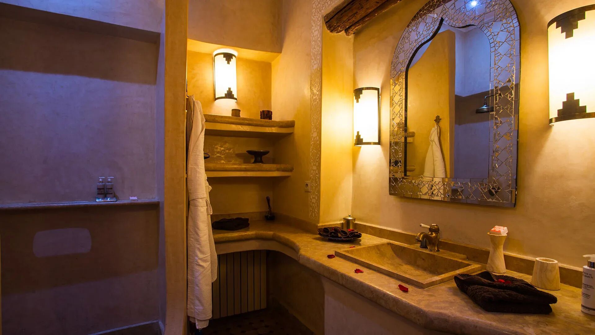 Riad Hizad Gallary Image 1