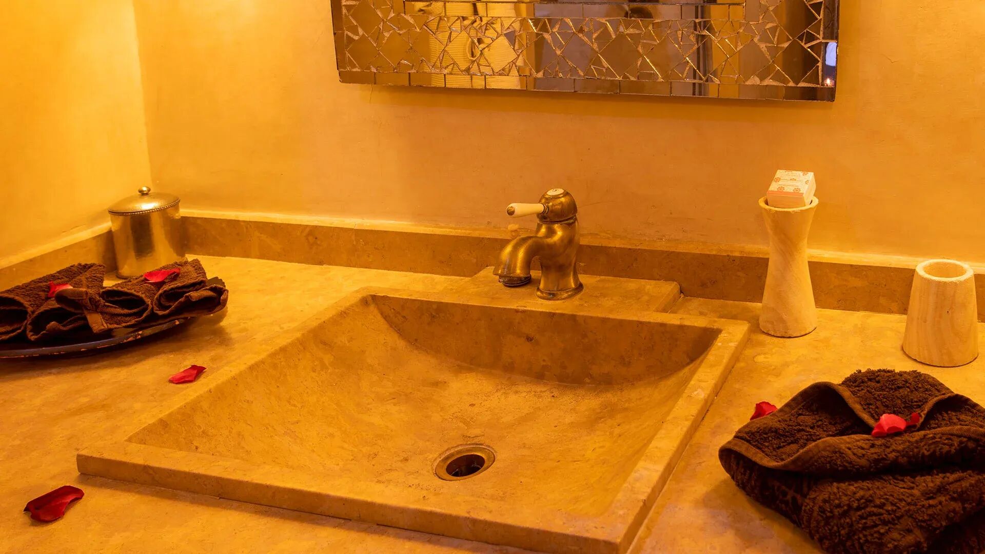 Riad Hizad Gallary Image 5