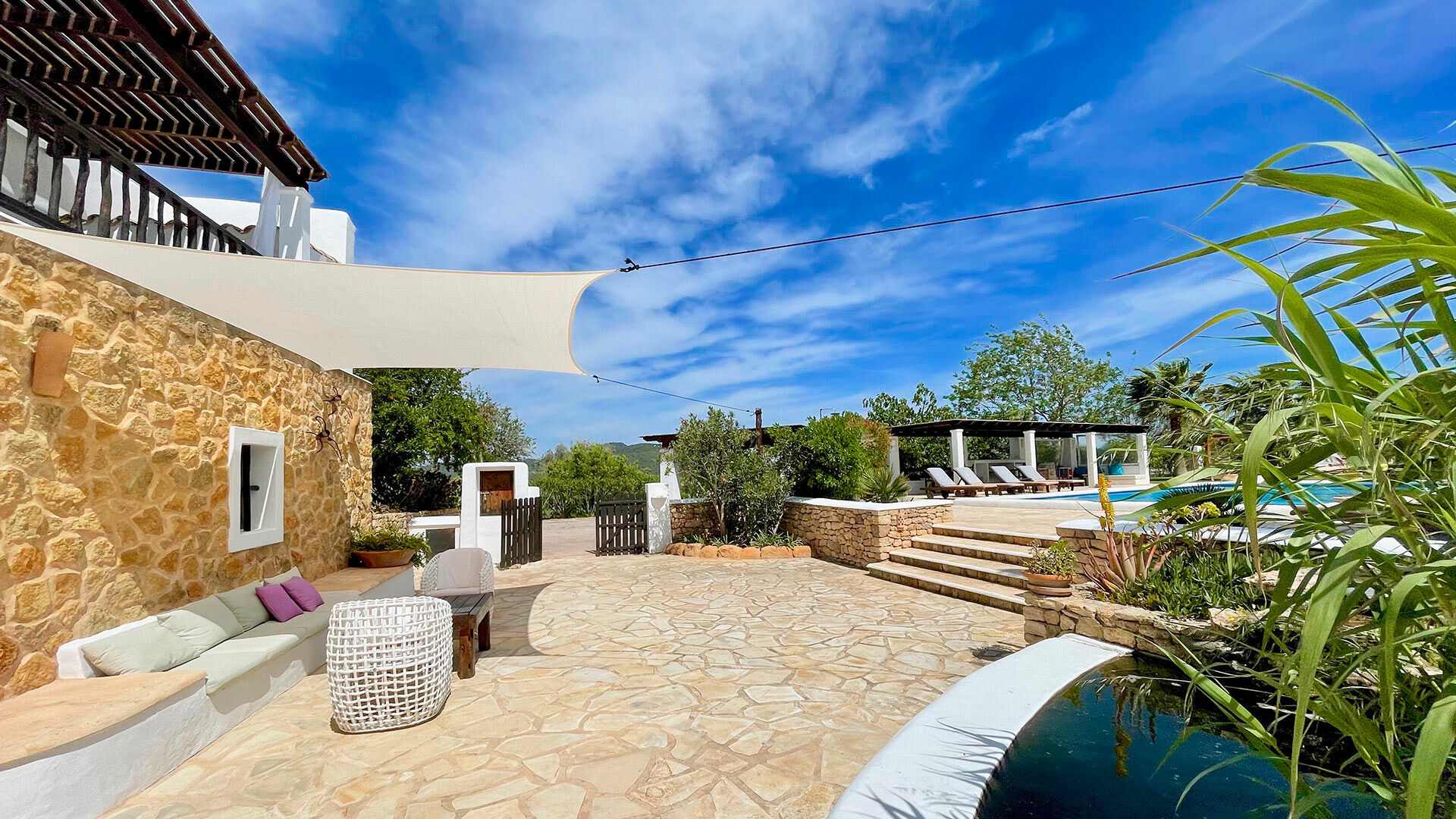 Garden in Villa Torre Pau with walkway to the swimming pool