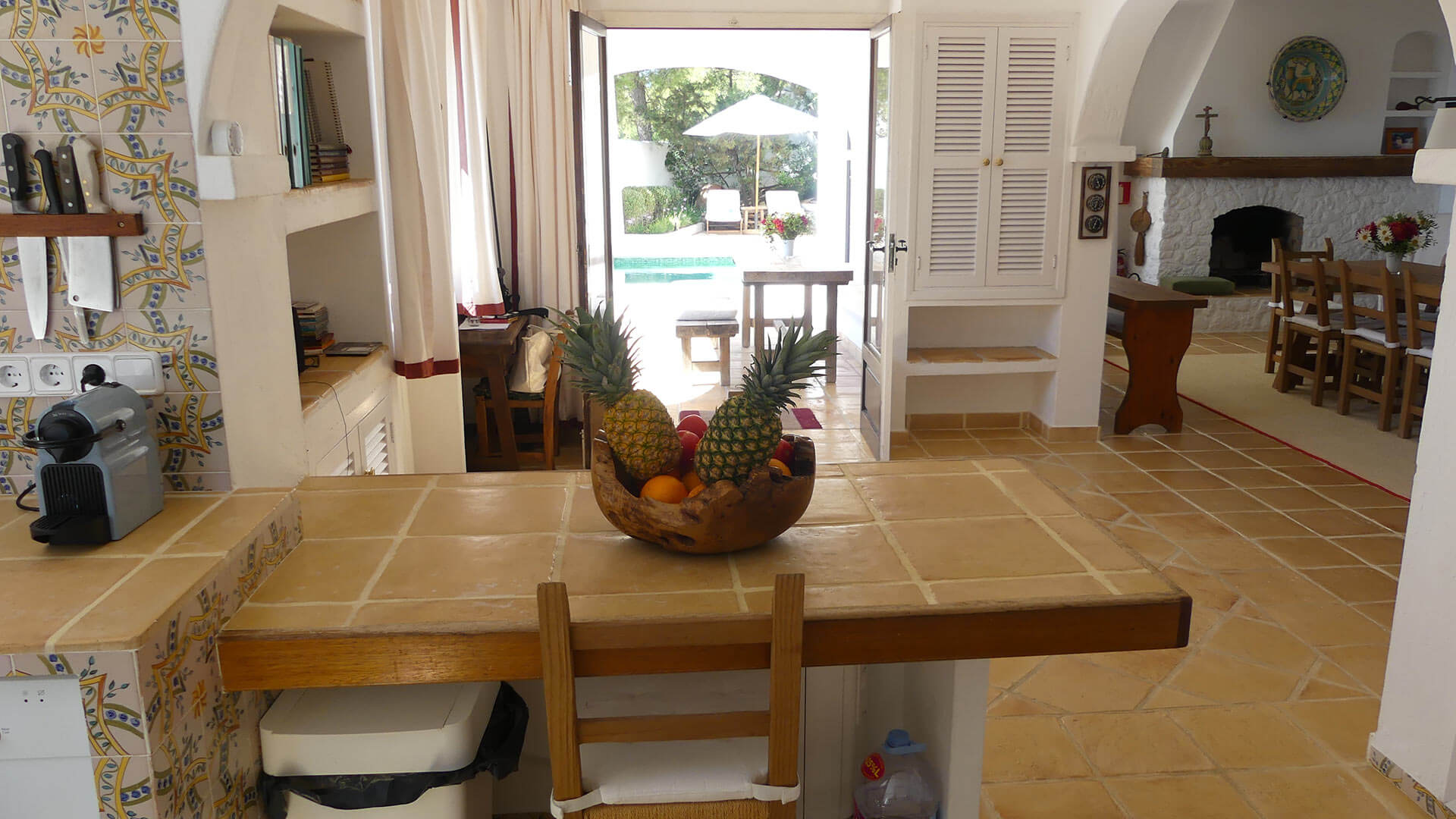 The breakfast bar at Villa Trillo in Ibiza, ideal for planning the day