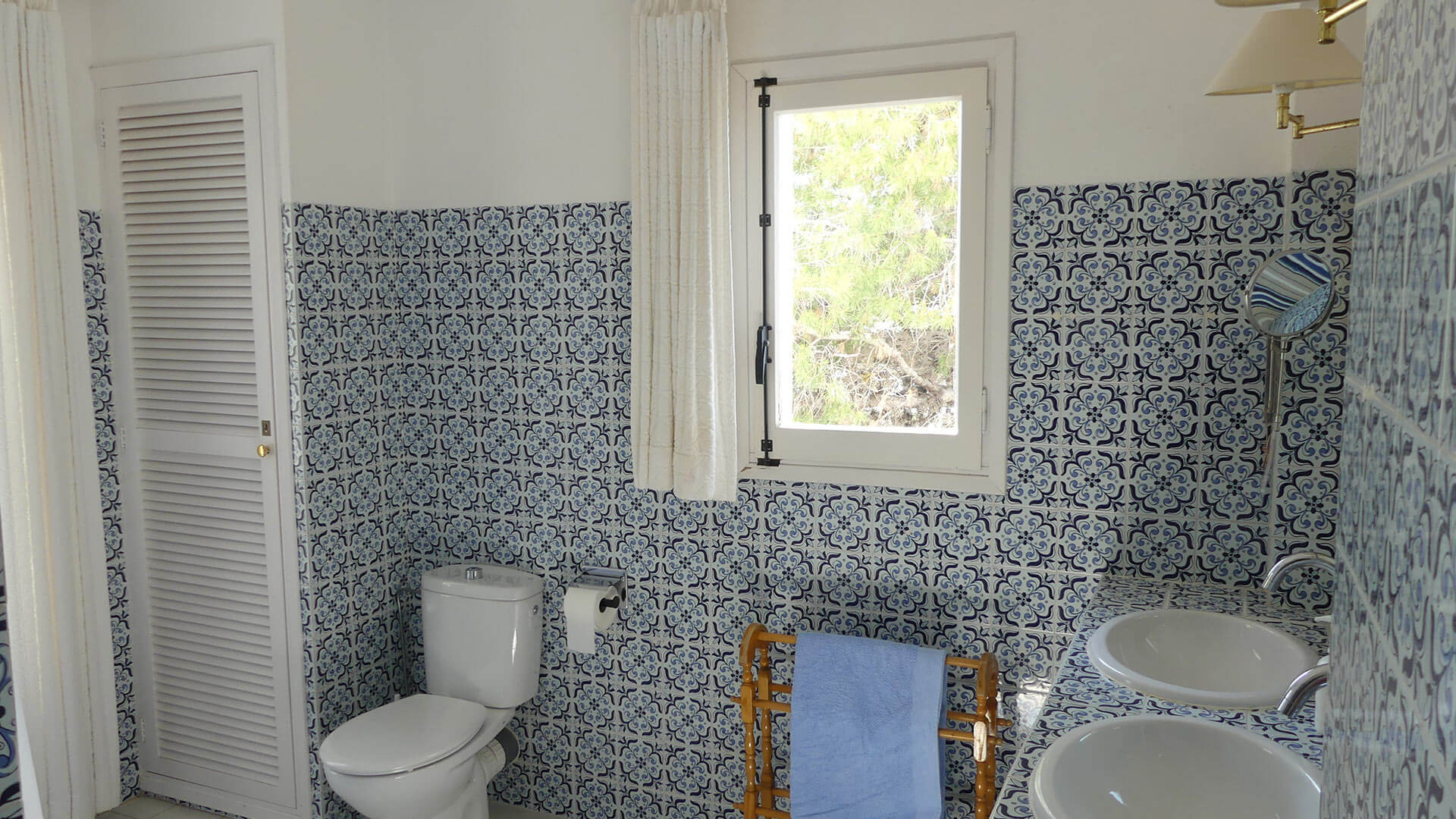 The beautifully tiled blue and white tiles at Villa Trillo in Ibiza, design inspriation