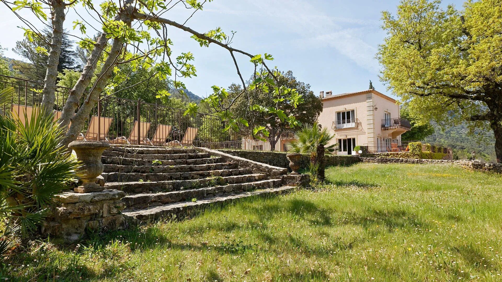 villa-enago-image-4