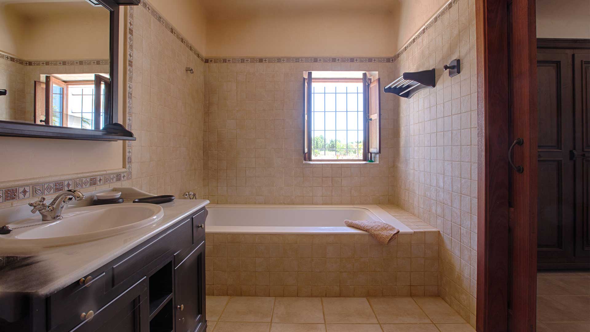 Large bathtub in Villa Es Canar in Ibiza