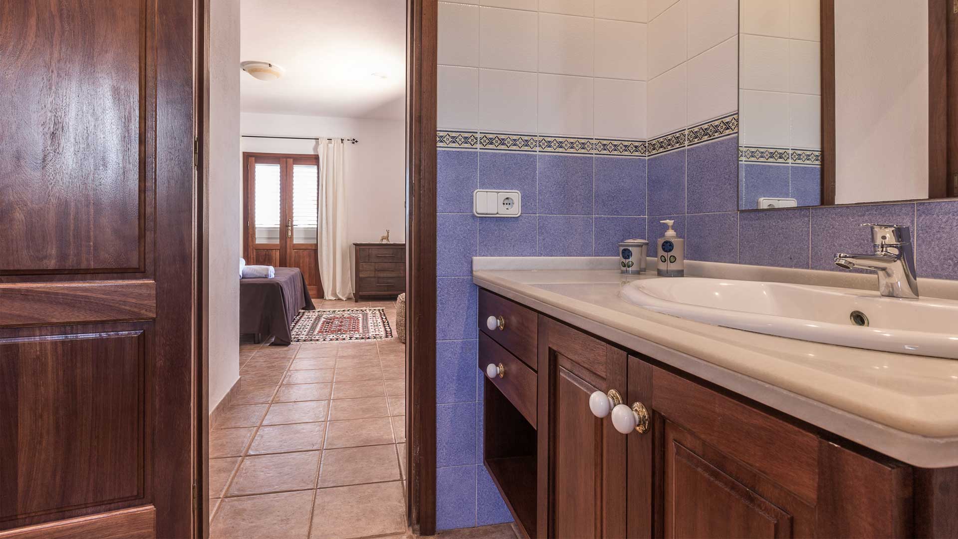 Ensuite bathroom in Villa Es Canar in Ibiza
