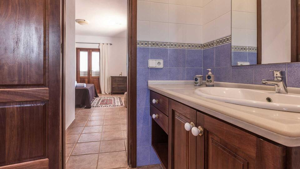 Ensuite bathroom in Villa Es Canar in Ibiza