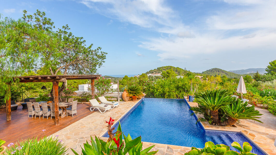 Exterior view of the infinity pool in Villa Guerxo in Ibiza