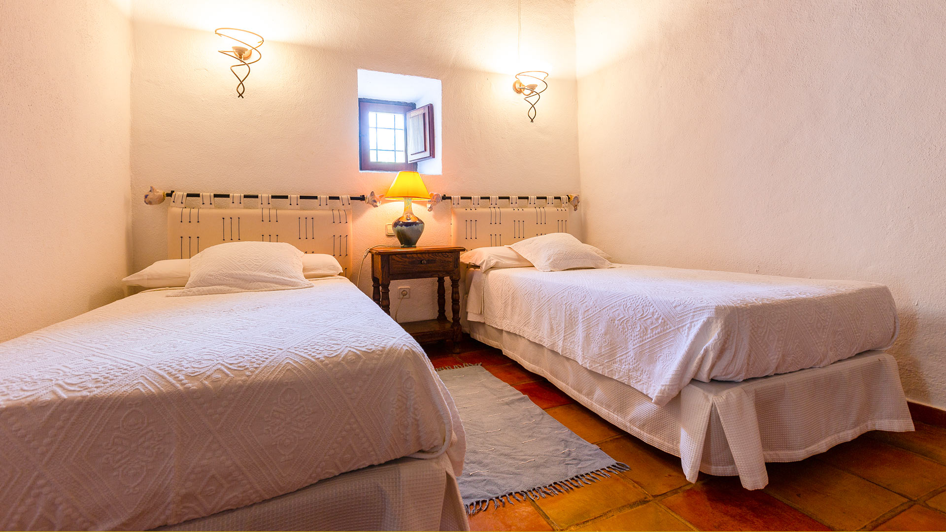 Twin bedroom in Villa Guerxo in Ibiza ideal for families