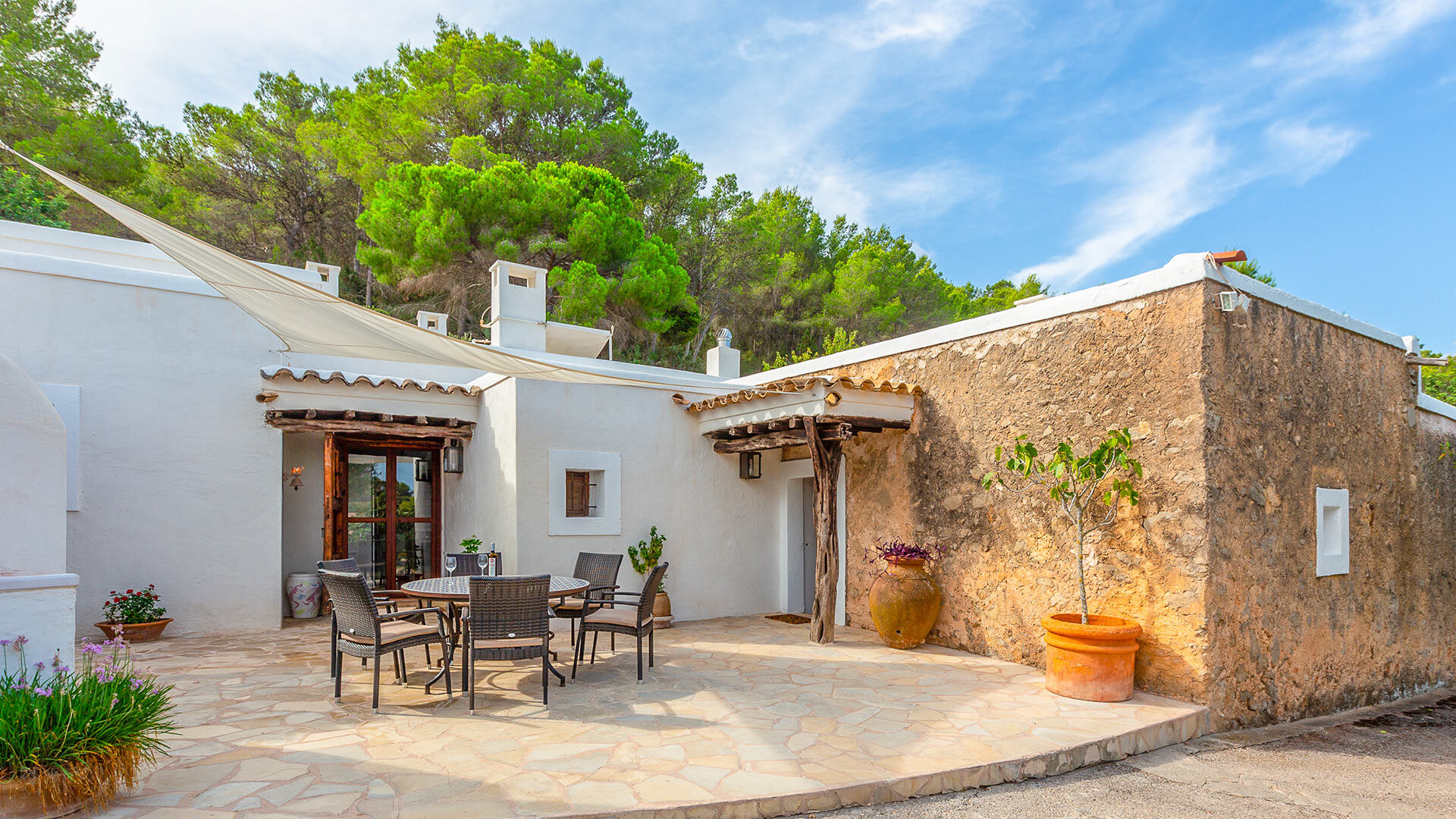 Alfresco dining area in Villa Guerxo in Ibiza
