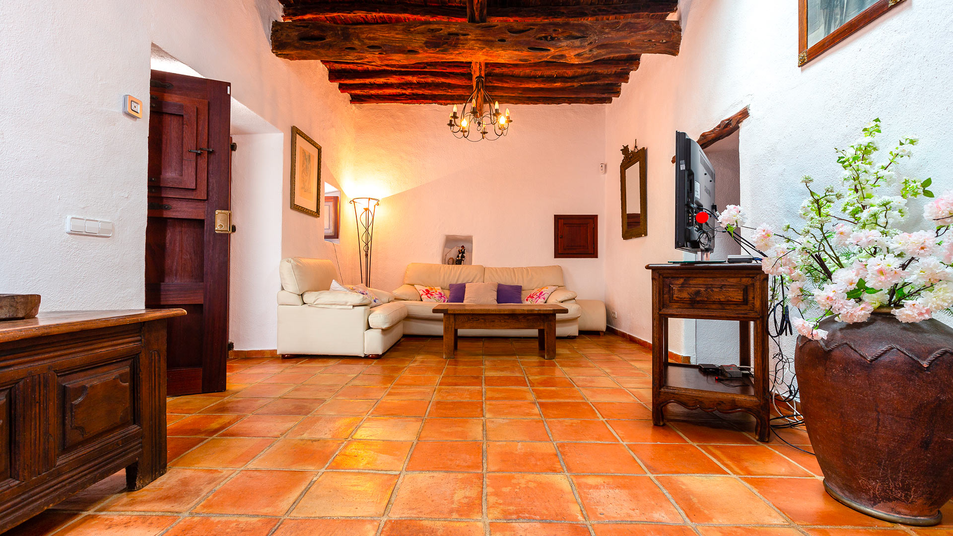 Wonderful lounging area, the centre for your stay at Villa Guerxo in Ibiza