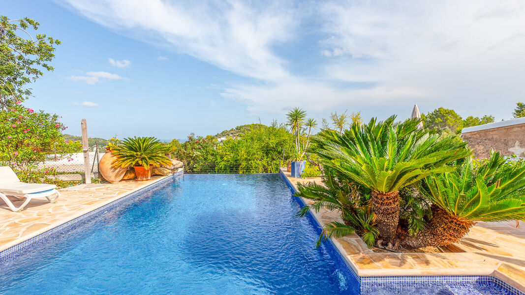 The infinity pool at luxury Villa Guerxo in Ibiza