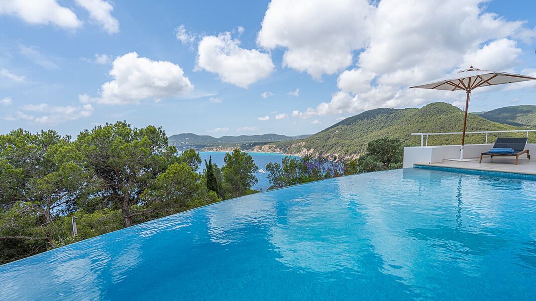 Large infinity pool at luxury villa rental Orizonia in Ibiza