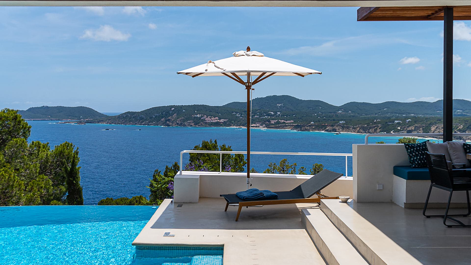 Infinity pool at Villa Orizonia blending in perfectly with the Mediterranean Sea